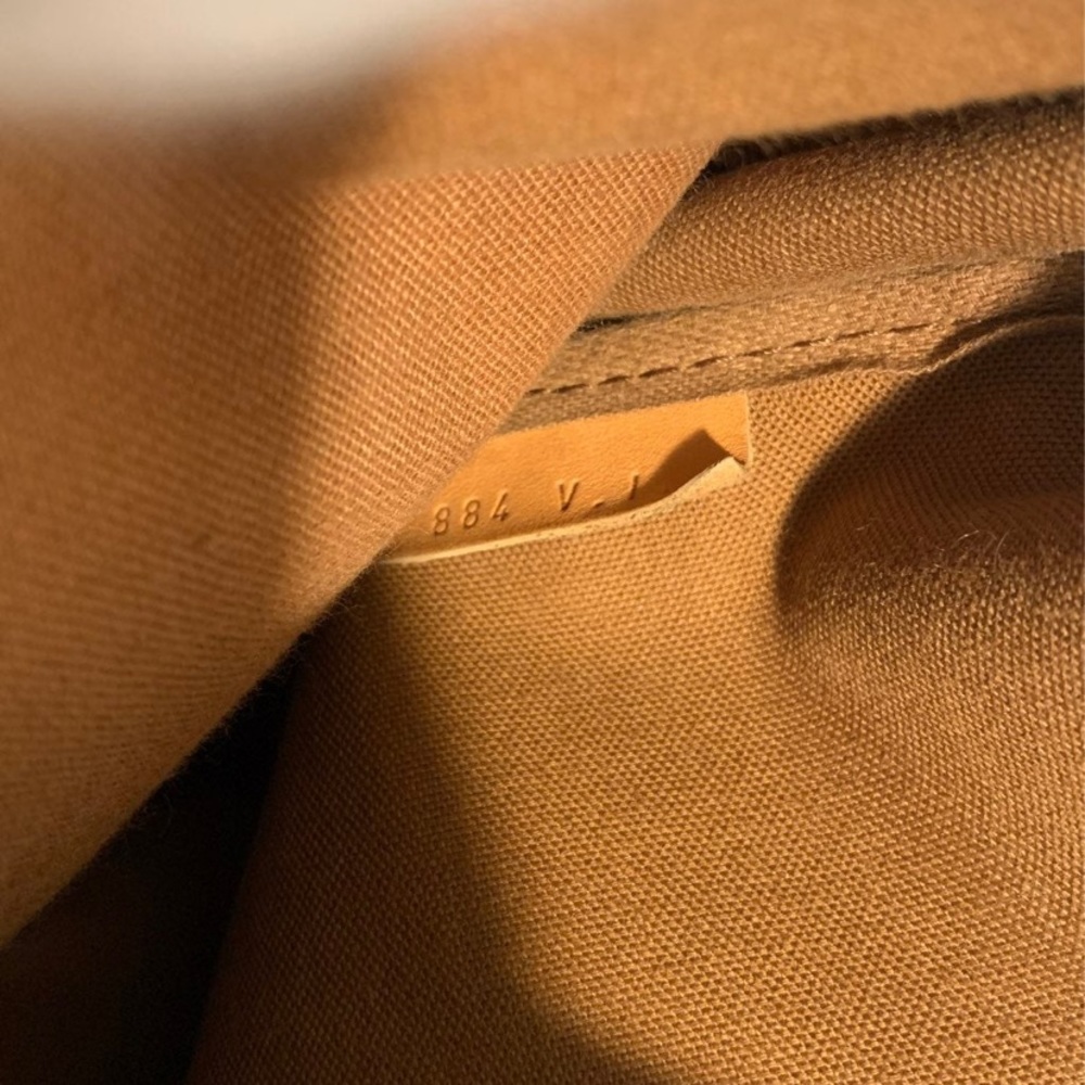 đź”´SOLDđź”´Authenticated Louis Vuitton Saumur Bag - Picture 10 of 10